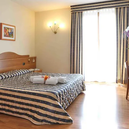 Costabella 3*